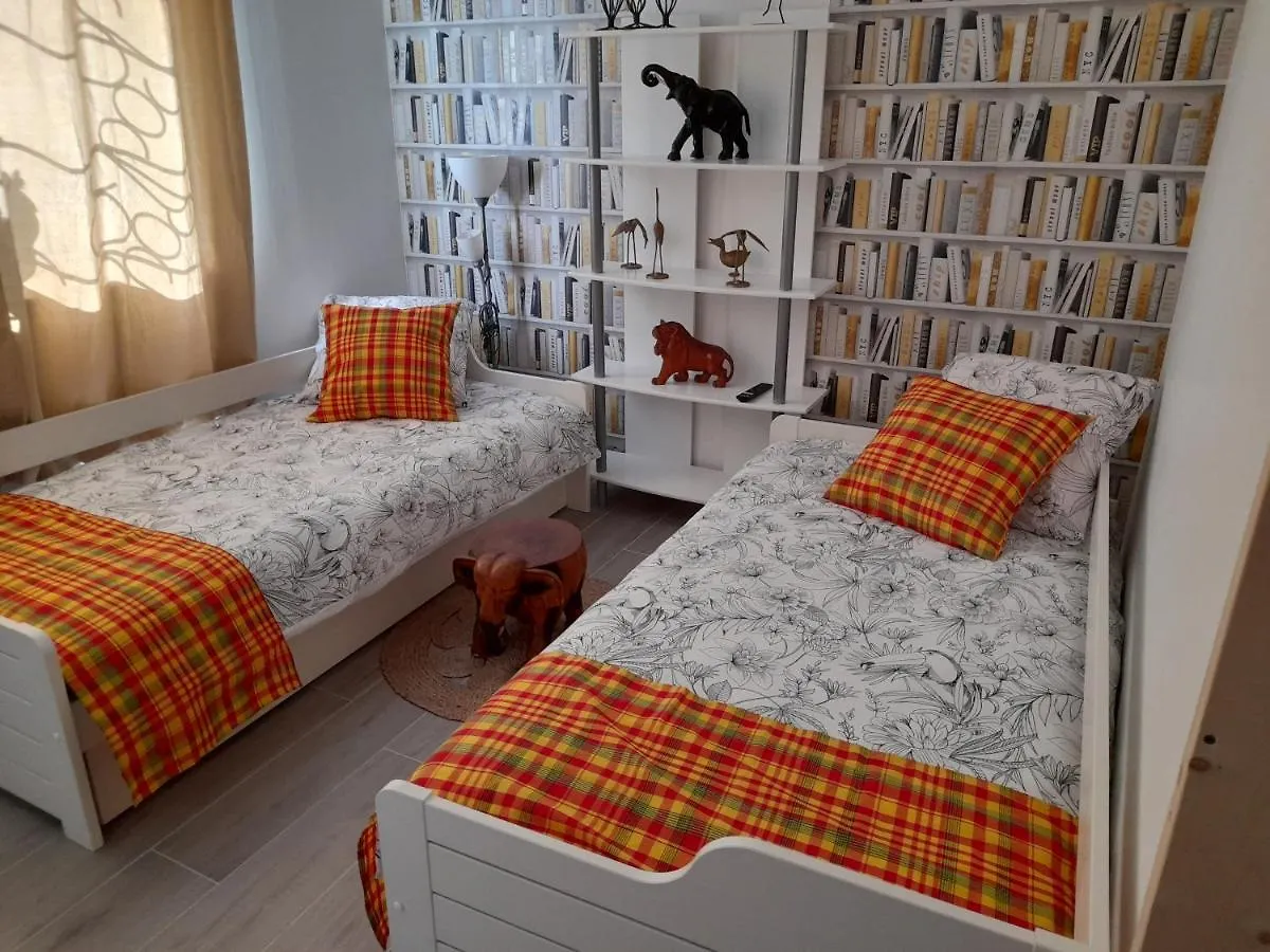 Homestay A Kwaba Ad Apartment Brens  France
